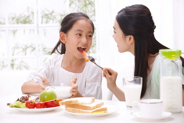 5 thói quen không tốt cho trẻ sau khi ăn