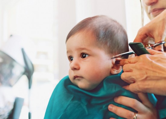 Cần lưu ý gì khi cắt tóc cho trẻ nhỏ